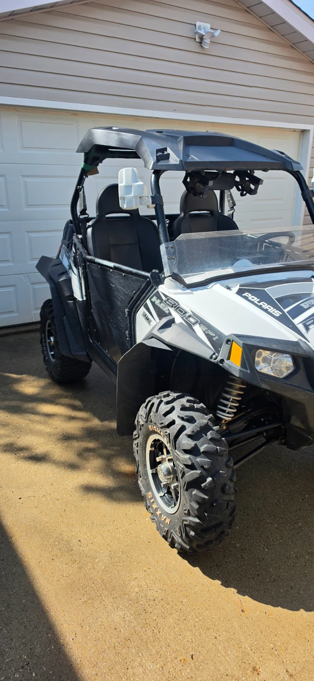 2014 Polaris, bílá, 4 172 km, dovoz Kanada — foto 2 z 5