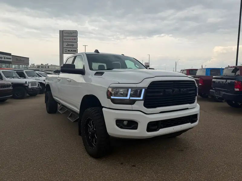 2021 RAM 2500, bílá, 305 416 km, dovoz Kanada — foto 2 z 12