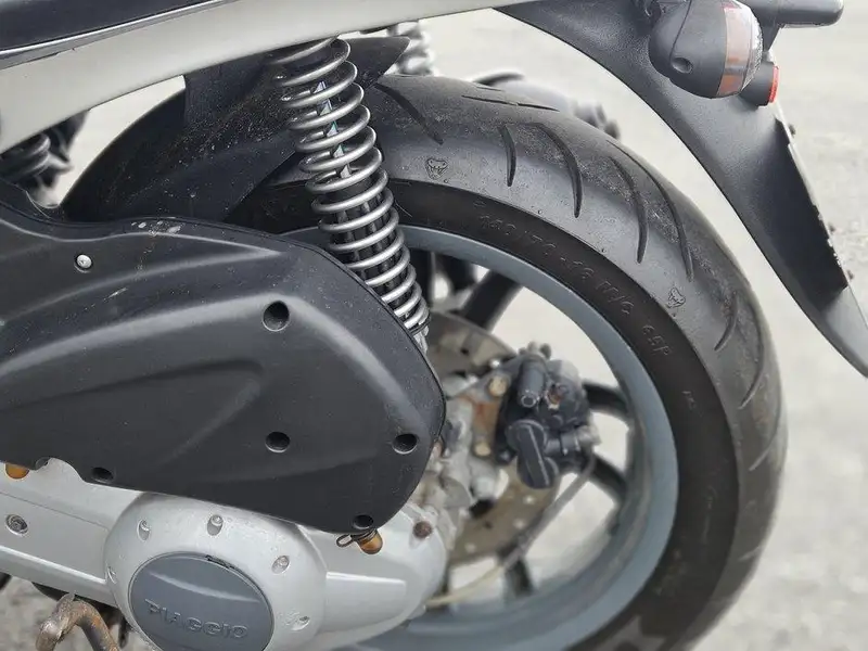 2011 Piaggio Unspecified, dovoz Kanada — foto 11 z 11