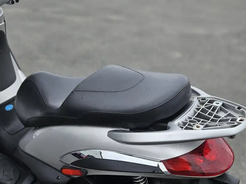 2011 Piaggio Unspecified, dovoz Kanada — foto 6 z 11