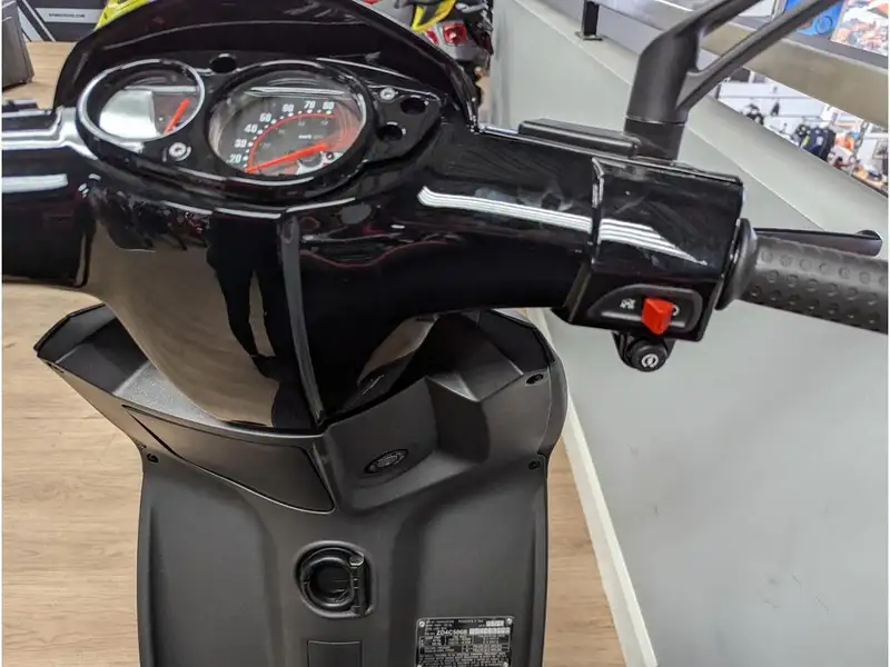 2026 Piaggio Typhoon *3.99%/36 MOIS??, černá, dovoz Kanada — foto 10 z 12