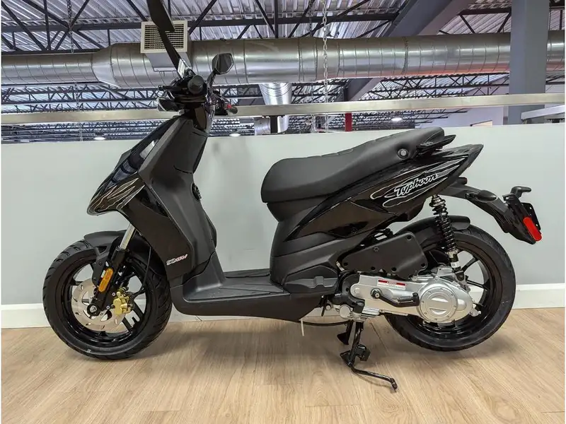 2026 Piaggio Typhoon *3.99%/36 MOIS??, černá, dovoz Kanada — foto 5 z 12