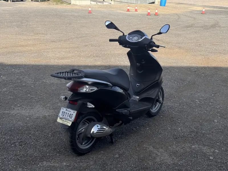 Piaggio Fly 50, dovoz Kanada — foto 6 z 9