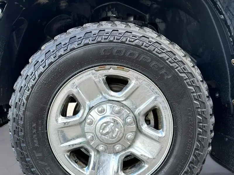 2024 RAM 2500 Tradesman, černá, 52 990 km, dovoz Kanada — foto 10 z 12