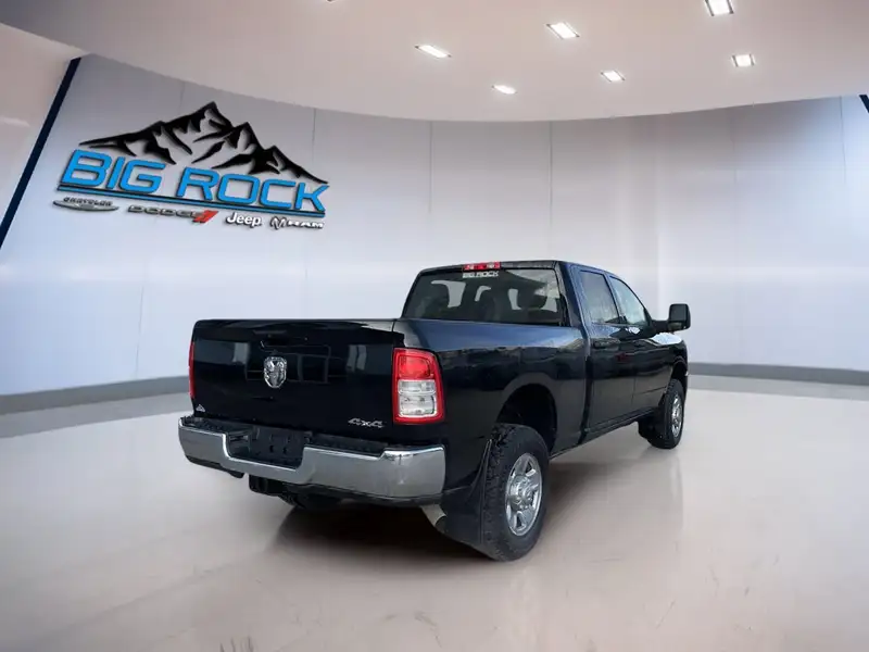 2024 RAM 2500 Tradesman, černá, 52 990 km, dovoz Kanada — foto 8 z 12