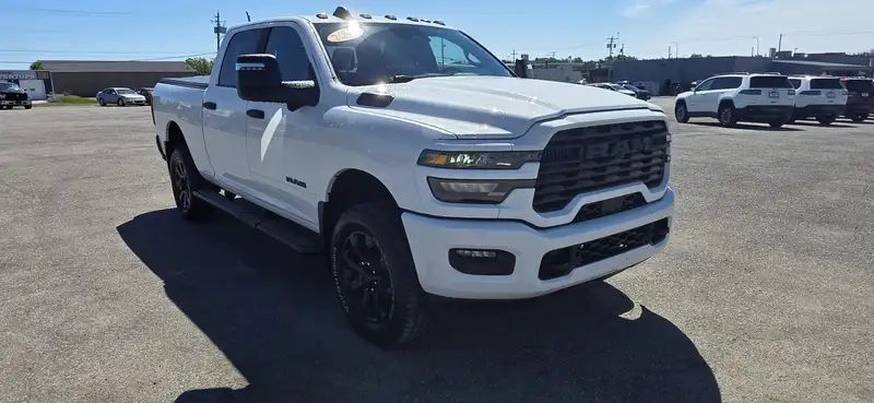 2026 RAM 2500, bílá, dovoz Kanada — foto 3 z 12