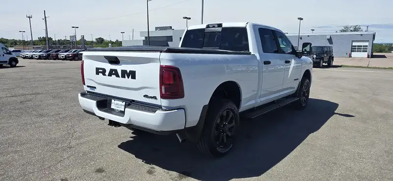 2026 RAM 2500, bílá, dovoz Kanada — foto 5 z 12