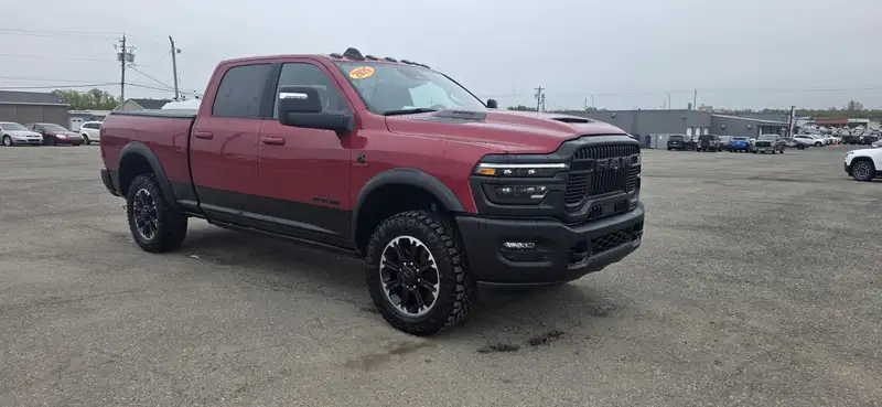 2026 RAM 2500, červená, dovoz Kanada — foto 3 z 12