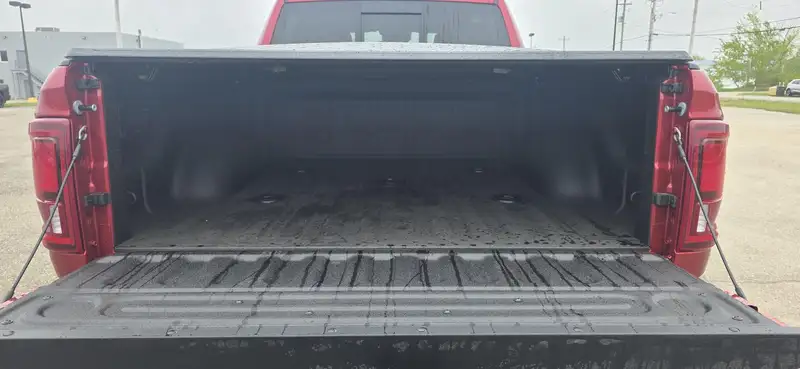 2026 RAM 2500, červená, dovoz Kanada — foto 7 z 12