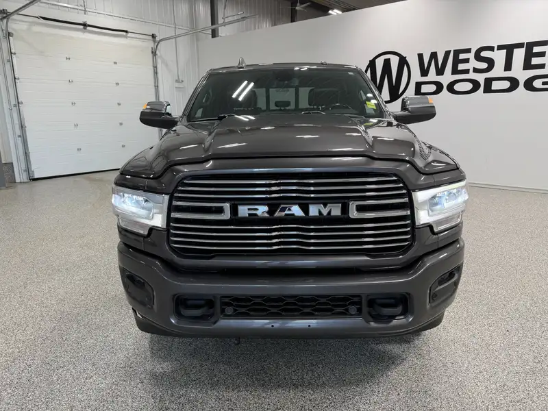 2022 RAM 2500, šedá, 126 015 km, dovoz Kanada — foto 2 z 12