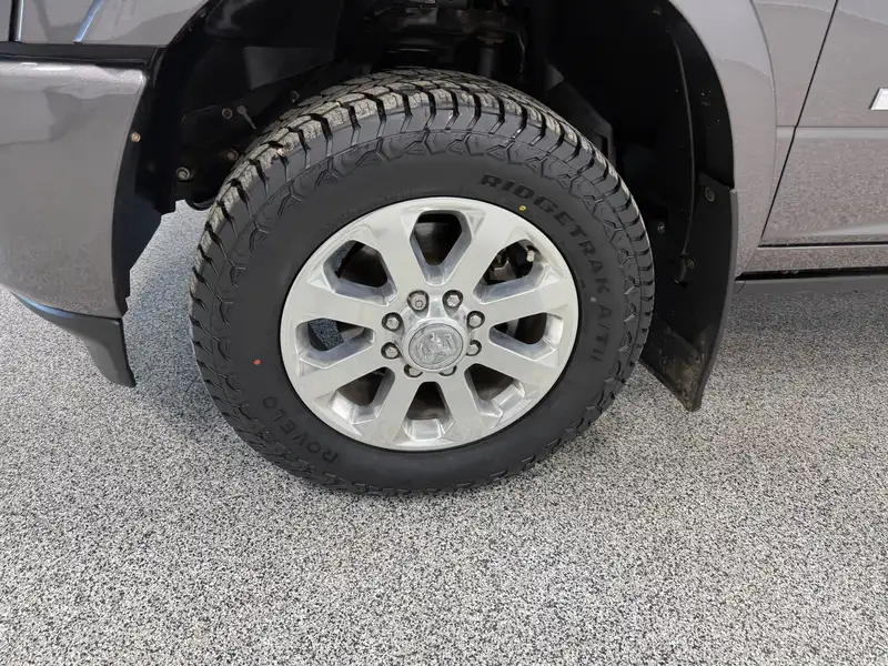 2022 RAM 2500, šedá, 126 015 km, dovoz Kanada — foto 4 z 12