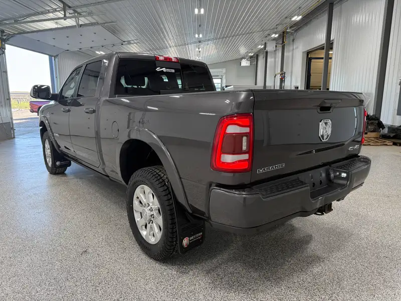2022 RAM 2500, šedá, 126 015 km, dovoz Kanada — foto 5 z 12