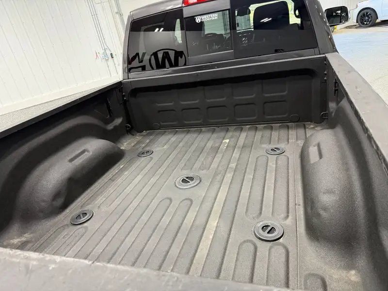 2022 RAM 2500, šedá, 126 015 km, dovoz Kanada — foto 8 z 12
