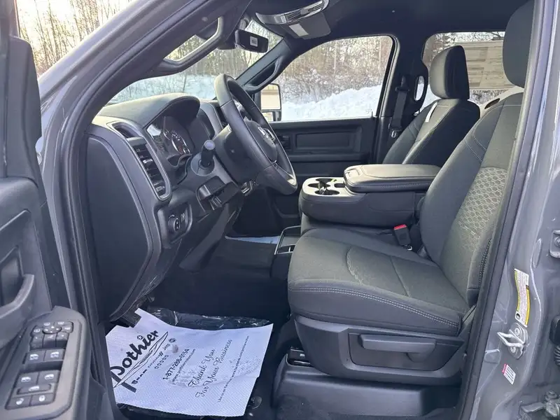 2026 RAM 2500 Warlock, šedá, 5 958 km, dovoz Kanada — foto 9 z 12