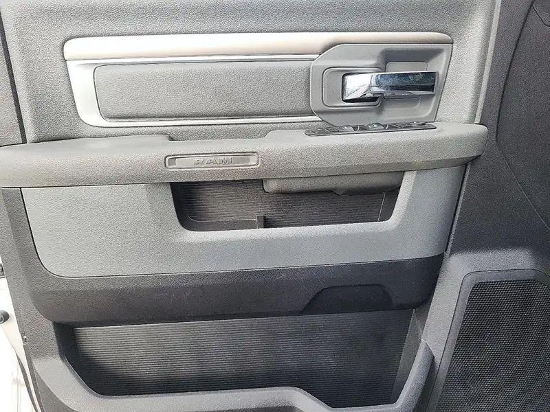 2016 RAM 2500 SLT, 188 641 km, dovoz Kanada — foto 9 z 12