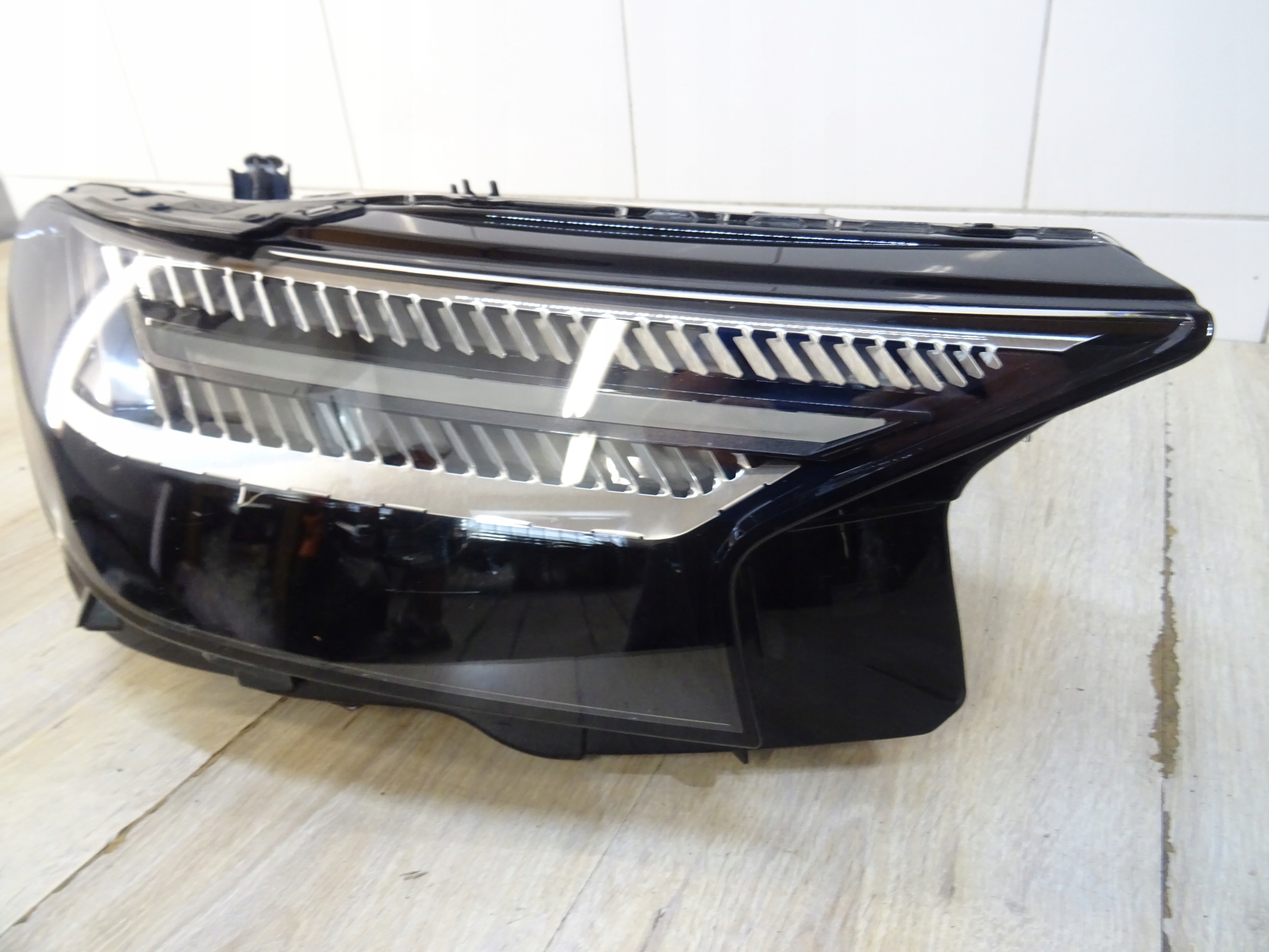 Audi Q4 E-tron 89a světlomet pravá přední FULL LED Matrix Audi 89a941036f, Skladem v EU — foto 2 z 12