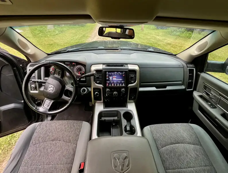 2018 RAM 2500, černá, 180 800 km, dovoz Kanada — foto 11 z 12