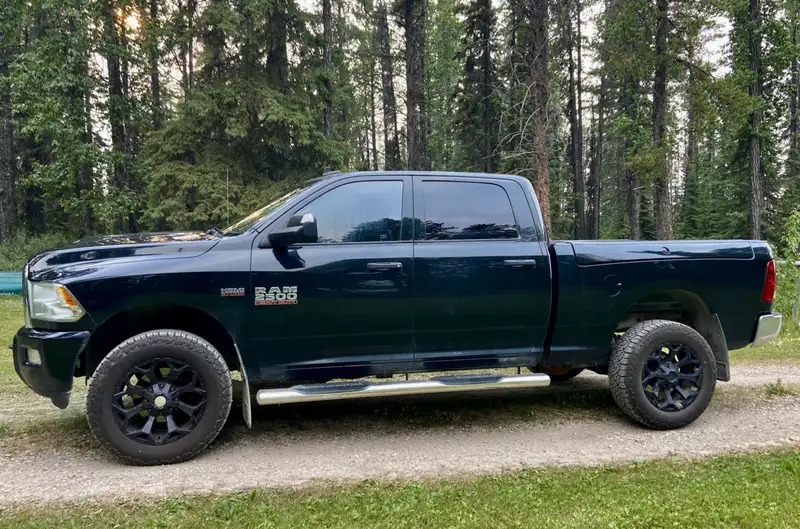 2018 RAM 2500, černá, 180 800 km, dovoz Kanada — foto 2 z 12