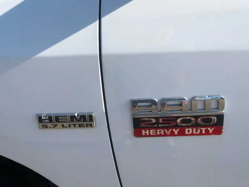 2012 RAM 2500 ST, bílá, 135 000 km, dovoz Kanada — foto 10 z 11