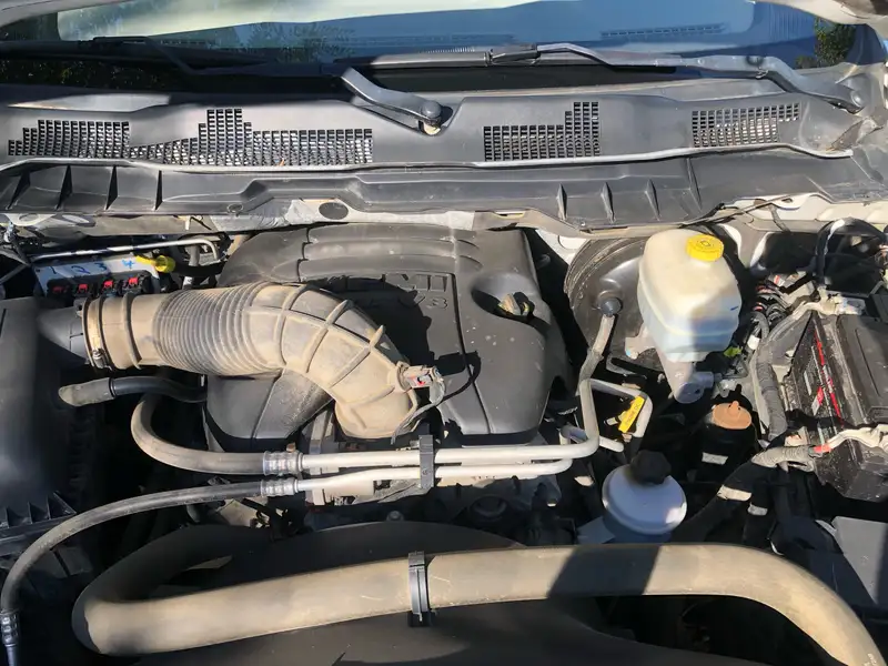 2012 RAM 2500 ST, bílá, 135 000 km, dovoz Kanada — foto 11 z 11