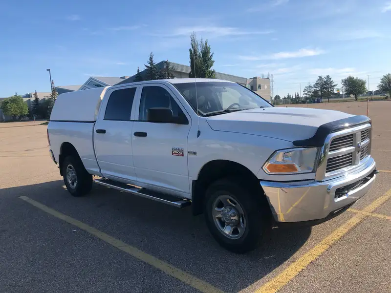2012 RAM 2500 ST, bílá, 135 000 km, dovoz Kanada — foto 2 z 11