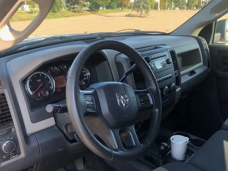 2012 RAM 2500 ST, bílá, 135 000 km, dovoz Kanada — foto 5 z 11