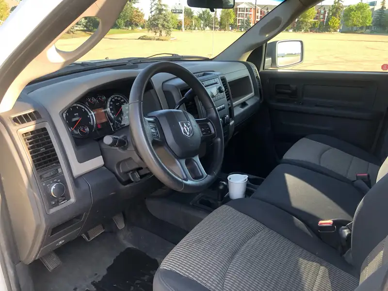 2012 RAM 2500 ST, bílá, 135 000 km, dovoz Kanada — foto 6 z 11