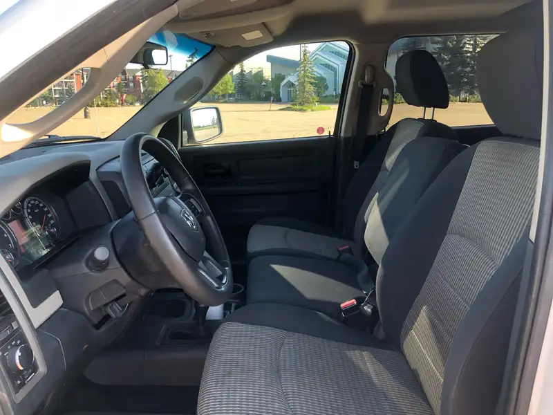 2012 RAM 2500 ST, bílá, 135 000 km, dovoz Kanada — foto 9 z 11