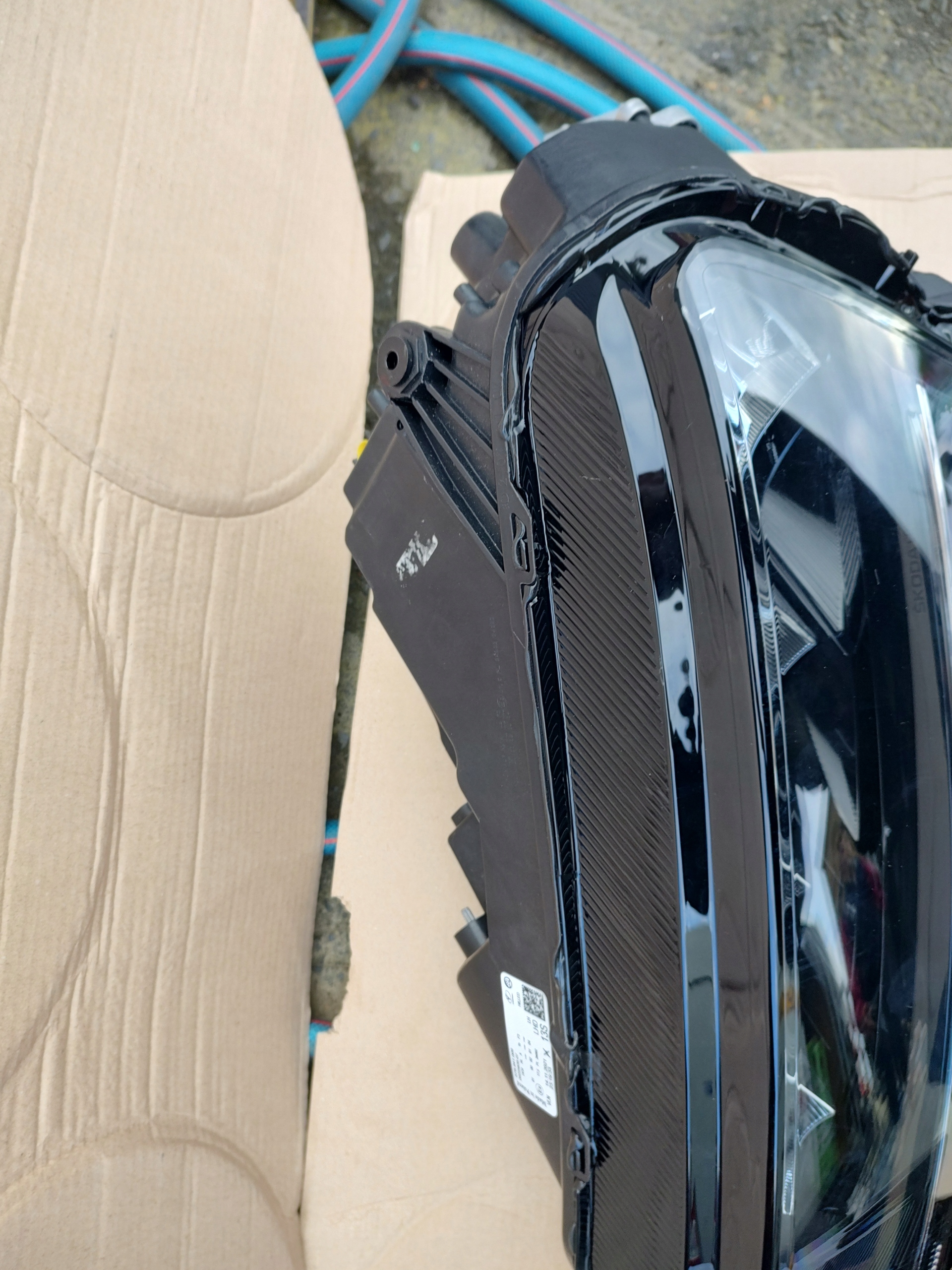 světlomet přední komplet levý i pravý Skoda Karoq facelift LED komplet levý i pravý přední nová kompletní, Skladem v EU — foto 2 z 10
