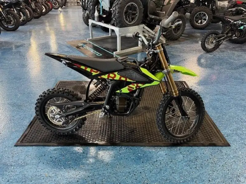 2026 Surron Hyper Bee, dovoz Kanada — foto 10 z 12