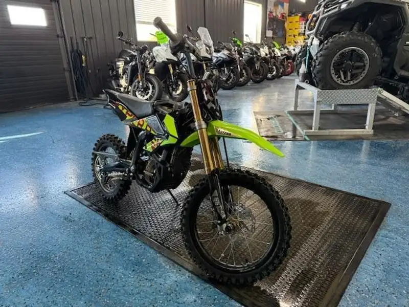 2026 Surron Hyper Bee, dovoz Kanada — foto 11 z 12