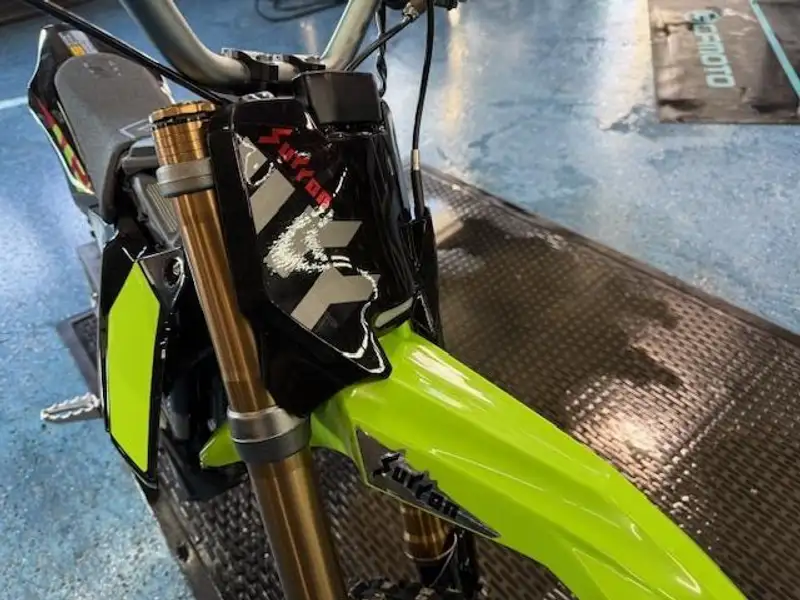 2026 Surron Hyper Bee, dovoz Kanada — foto 12 z 12