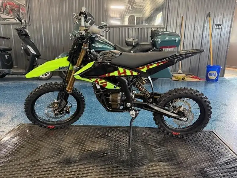 2026 Surron Hyper Bee, dovoz Kanada — foto 7 z 12