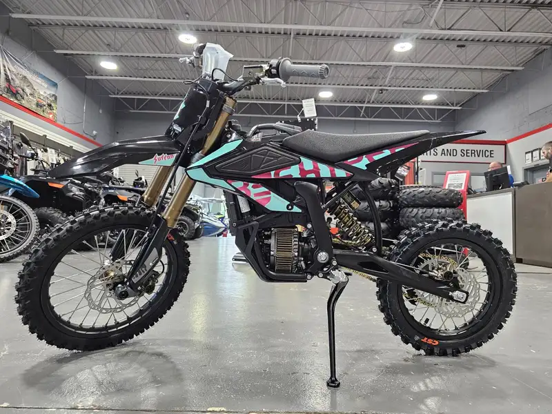 2026 Surron Hyper Bee, dovoz Kanada — foto 6 z 8