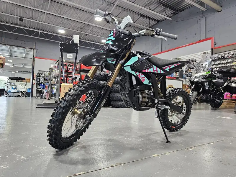 2026 Surron Hyper Bee, dovoz Kanada — foto 7 z 8