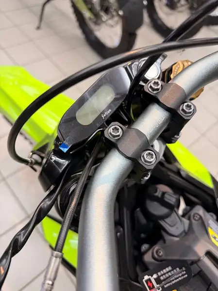 2026 Surron HYPER BEE 14/12, dovoz Kanada — foto 10 z 11