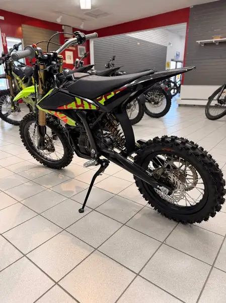 2026 Surron HYPER BEE 14/12, dovoz Kanada — foto 11 z 11