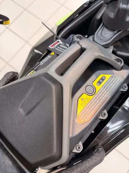 2026 Surron HYPER BEE 14/12, dovoz Kanada — foto 4 z 11