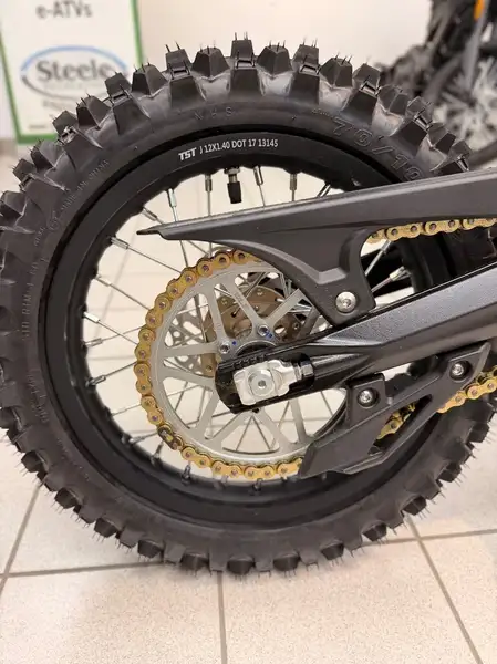 2026 Surron HYPER BEE 14/12, dovoz Kanada — foto 6 z 11
