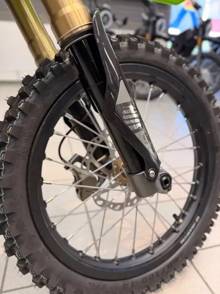 2026 Surron HYPER BEE 14/12, dovoz Kanada — foto 8 z 11