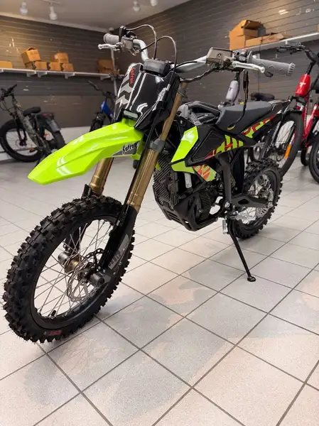 2026 Surron HYPER BEE 14/12, dovoz Kanada — foto 9 z 11