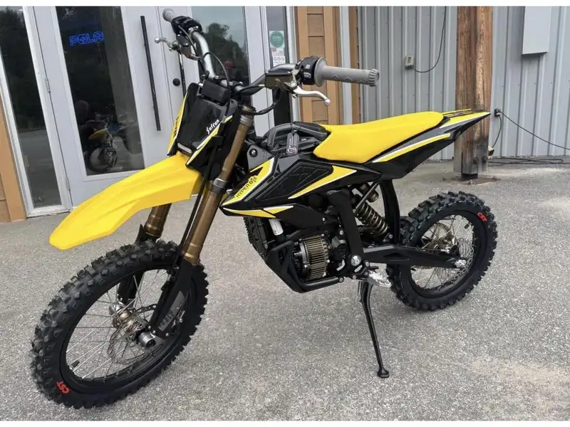 2025 Surron Hyper Bee, dovoz Kanada — foto 2 z 2