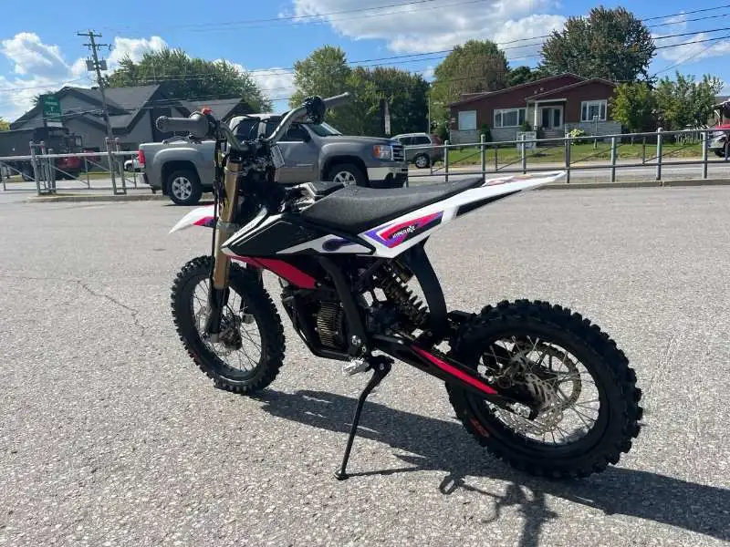2025 Surron Hyper Bee HYPERBEE-P, 0 km, dovoz Kanada — foto 4 z 6