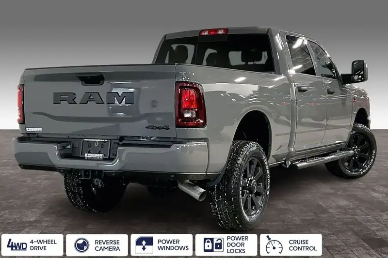 2026 RAM 2500 Black Express, šedá, 0 km, dovoz Kanada — foto 4 z 12