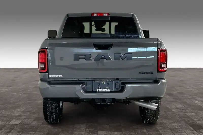2026 RAM 2500 Black Express, šedá, 0 km, dovoz Kanada — foto 5 z 12