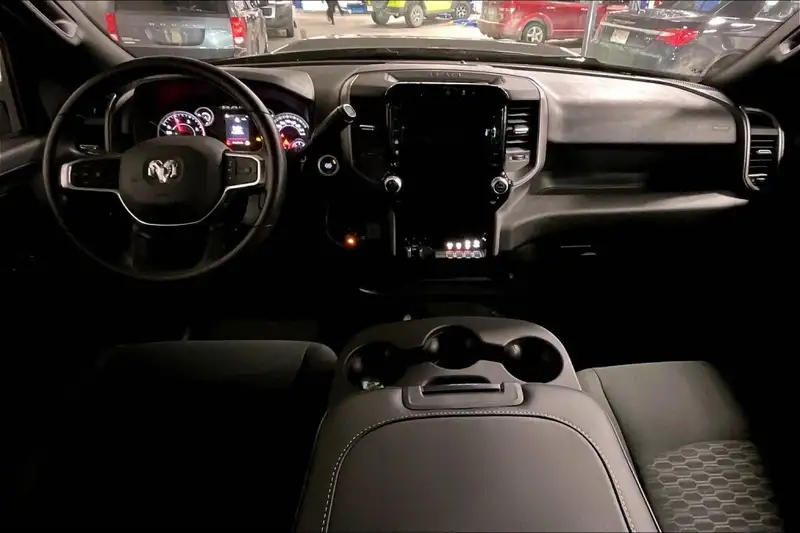 2026 RAM 2500 Black Express, šedá, 0 km, dovoz Kanada — foto 6 z 12