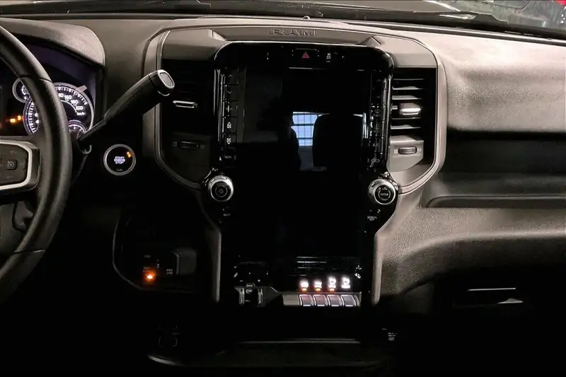 2026 RAM 2500 Black Express, šedá, 0 km, dovoz Kanada — foto 8 z 12