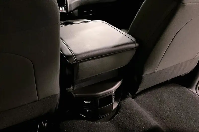2026 RAM 2500 Black Express, šedá, 0 km, dovoz Kanada — foto 9 z 12