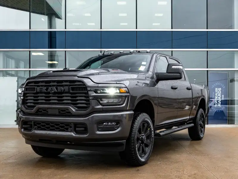 2026 RAM 2500 Black Express, černá, dovoz Kanada — foto 2 z 12
