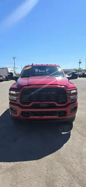2026 RAM 2500, červená, dovoz Kanada — foto 2 z 12